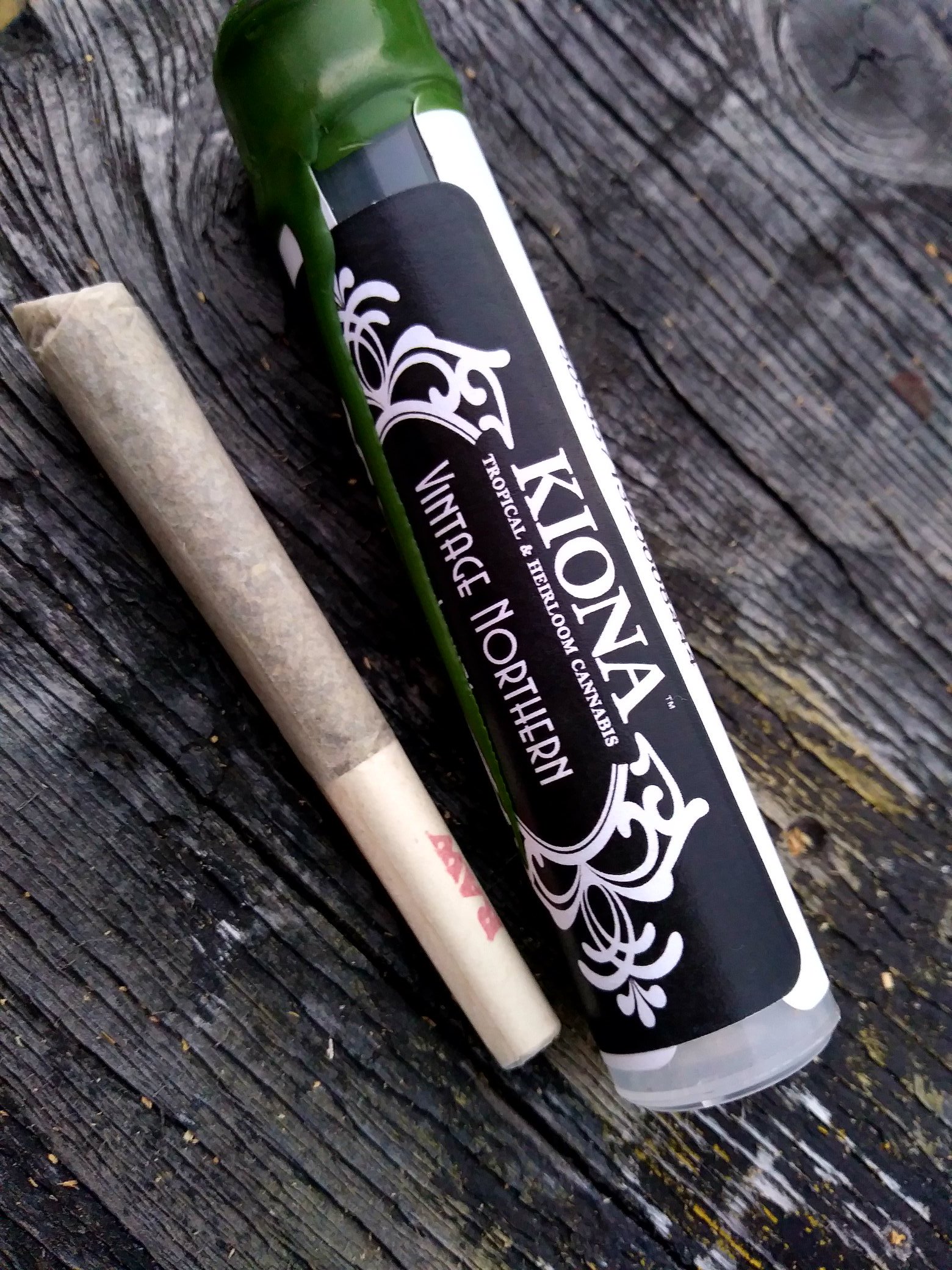 Vintage Northern Lights Joint by Kiona
